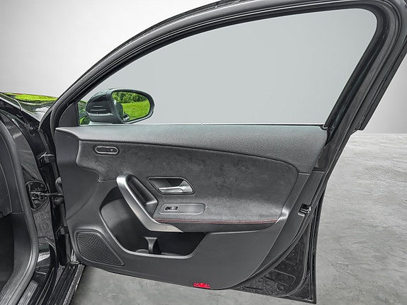 Mercedes-Benz A250 e 16 of 25