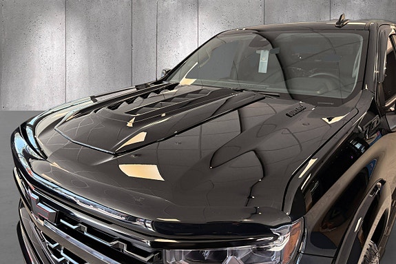 Chevrolet Silverado 2 of 5