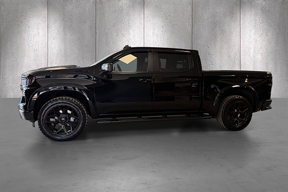 Chevrolet Silverado 3 of 5