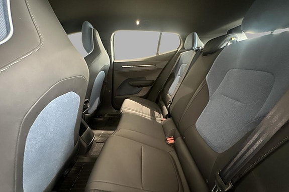 Volvo EX30 16 of 19