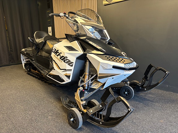 Ski-doo Summit X 800R E-TEC | Dobbelsete og Elstart | FOX | Krok 2 of 5