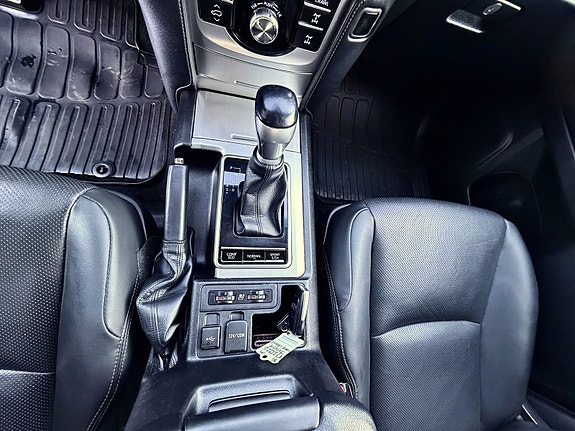 Toyota Land Cruiser 20 of 24