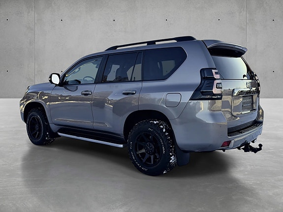 Toyota Land Cruiser 10 of 24