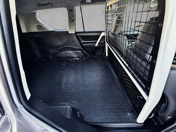 Toyota Land Cruiser 24 of 24