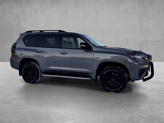 Toyota Land Cruiser 12 of 24