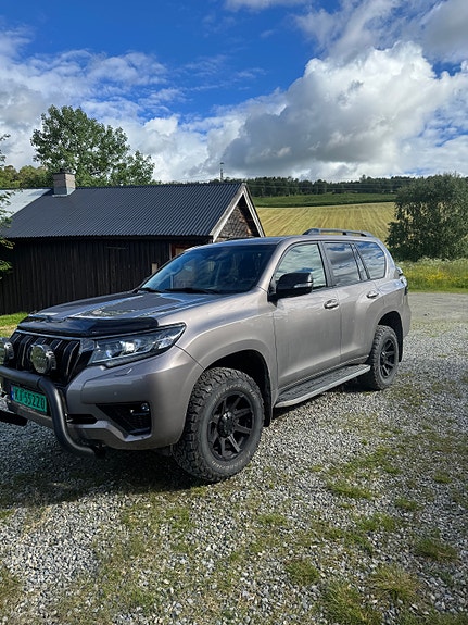 Toyota Land Cruiser 2 of 24