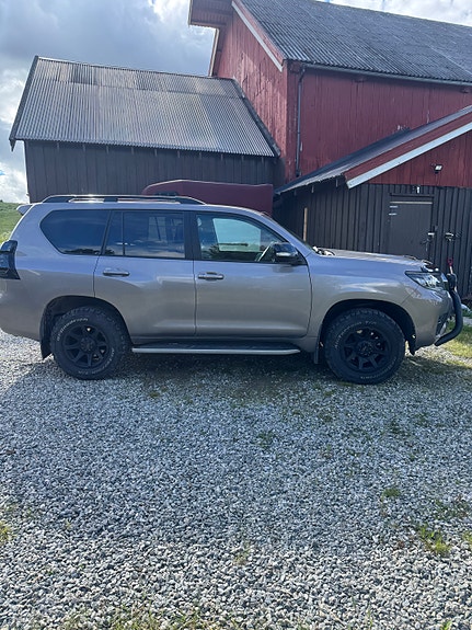 Toyota Land Cruiser 4 of 24