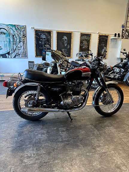 Triumph Bonneville T140 5 of 5