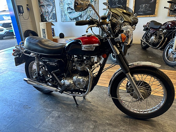 Triumph Bonneville T140 2 of 5