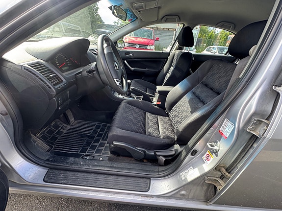 Honda Accord 16 of 27