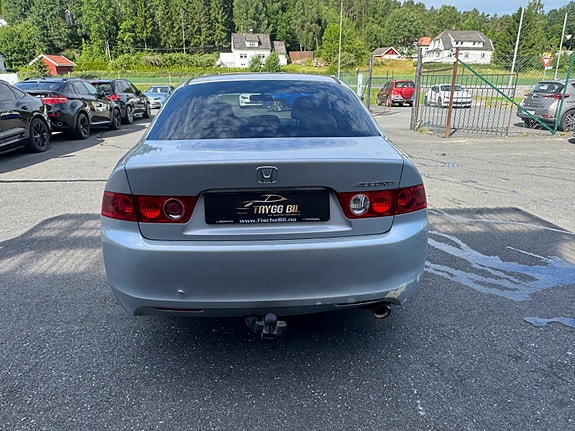 Honda Accord 10 of 27