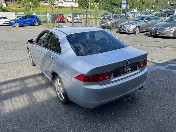 Honda Accord 12 of 27