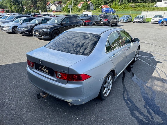 Honda Accord 9 of 27