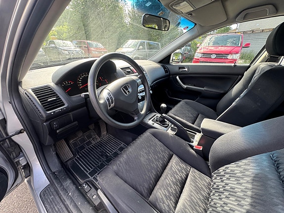 Honda Accord 17 of 27