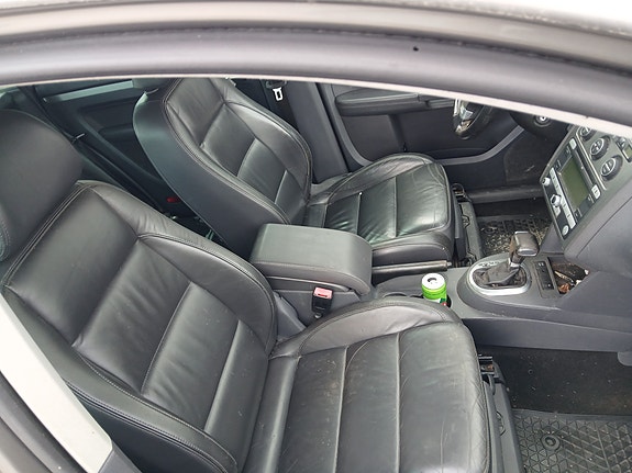 Volkswagen Touran 2 of 4