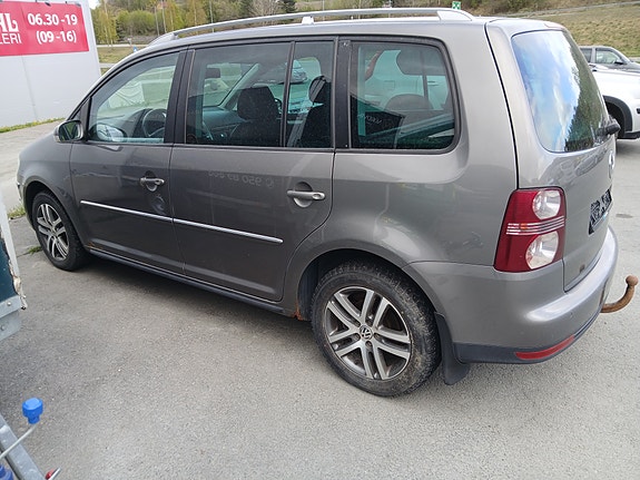 Volkswagen Touran 4 of 4