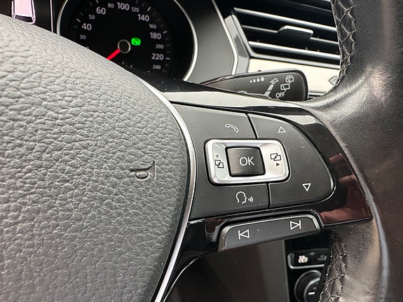 Volkswagen Passat 18 of 29