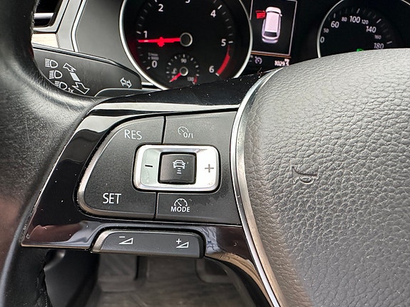 Volkswagen Passat 17 of 29