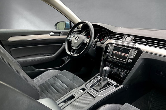 Volkswagen Passat 9 of 29