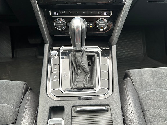 Volkswagen Passat 27 of 29