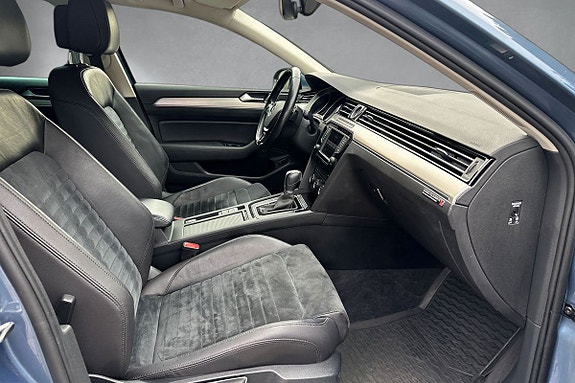 Volkswagen Passat 12 of 29