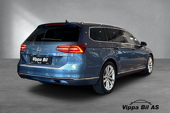Volkswagen Passat 7 of 29