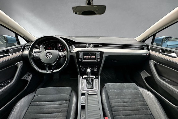 Volkswagen Passat 11 of 29