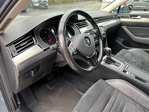 Volkswagen Passat 14 of 29
