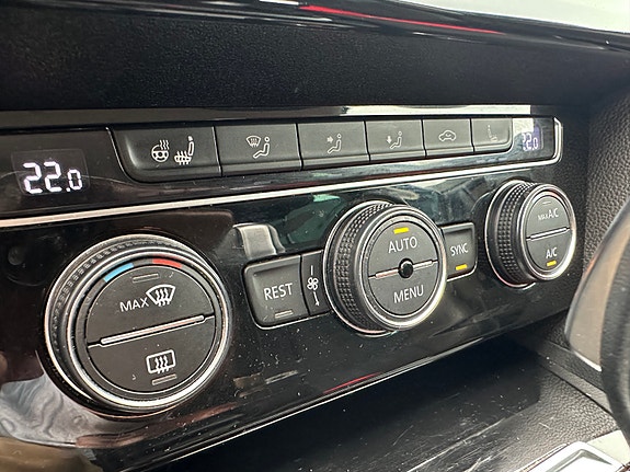 Volkswagen Passat 19 of 29