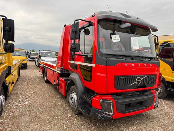 Volvo FL 240 2 of 5