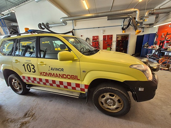 Toyota Land Cruiser 3 of 5