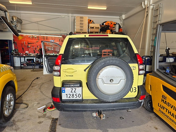Toyota Land Cruiser 5 of 5