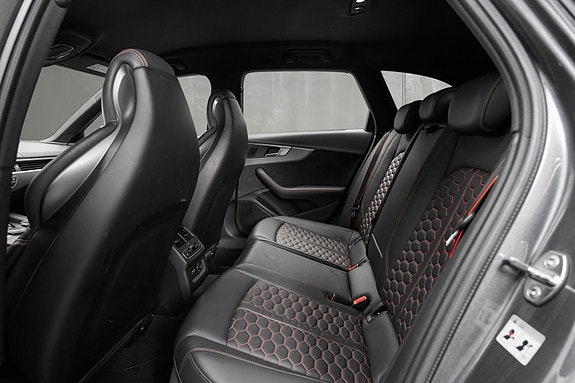 Audi RS4 30 of 30