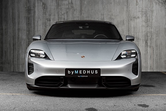 Porsche Taycan 4 of 5