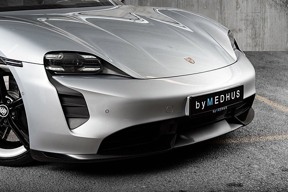Porsche Taycan 7 of 30
