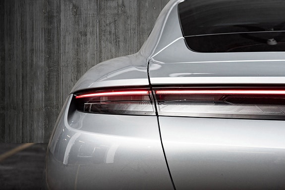 Porsche Taycan 13 of 30
