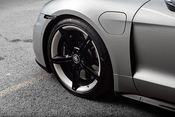Porsche Taycan 17 of 30