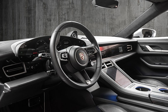 Porsche Taycan 18 of 30