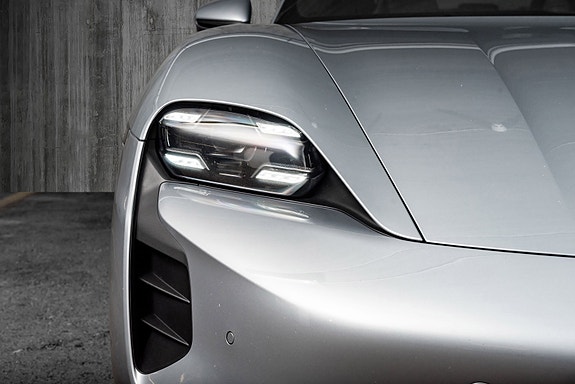 Porsche Taycan 6 of 30