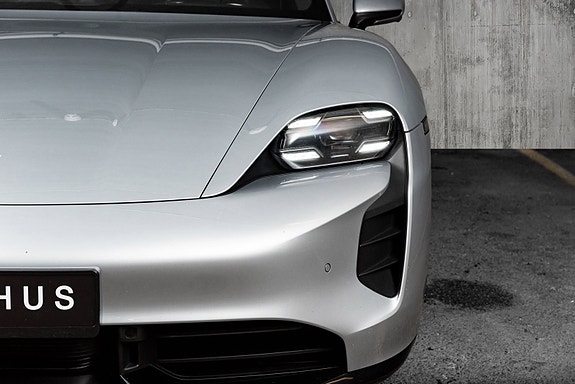 Porsche Taycan 5 of 5