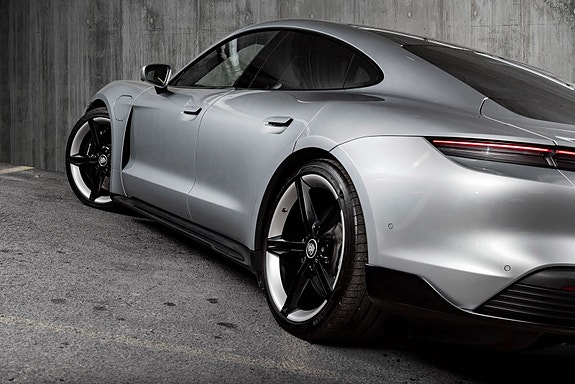 Porsche Taycan 15 of 30