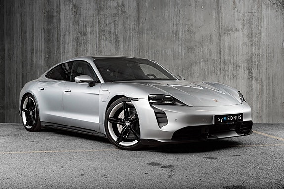 Porsche Taycan 3 of 5