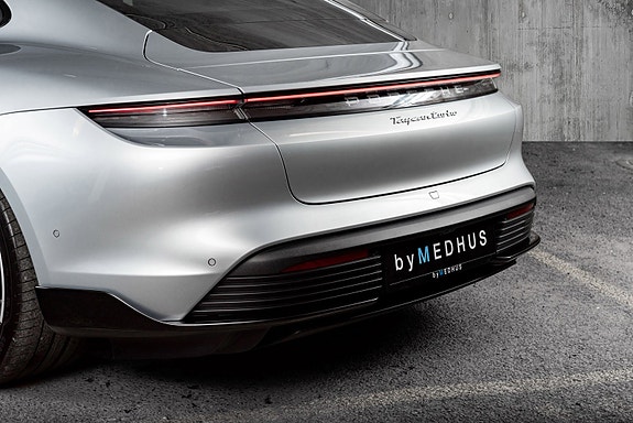 Porsche Taycan 14 of 30