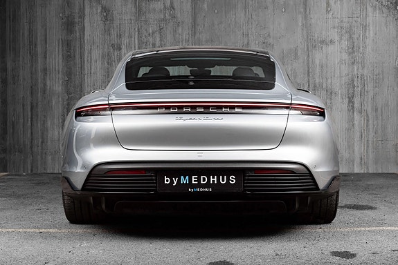 Porsche Taycan 11 of 30