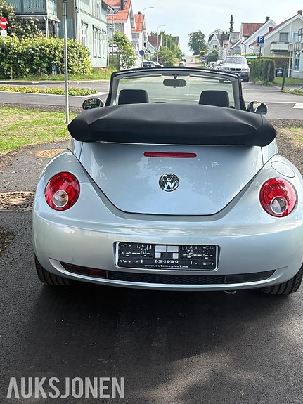 Volkswagen Beetle 4 of 5