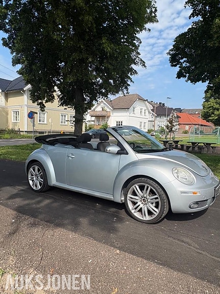 Volkswagen Beetle 3 of 5