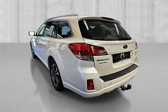 Subaru Outback 3 of 5