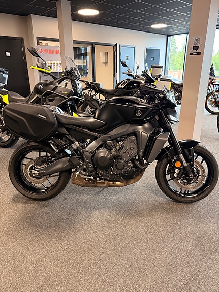 Yamaha MT-09 Y-AMT 3 of 5