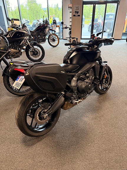 Yamaha MT-09 Y-AMT 4 of 5