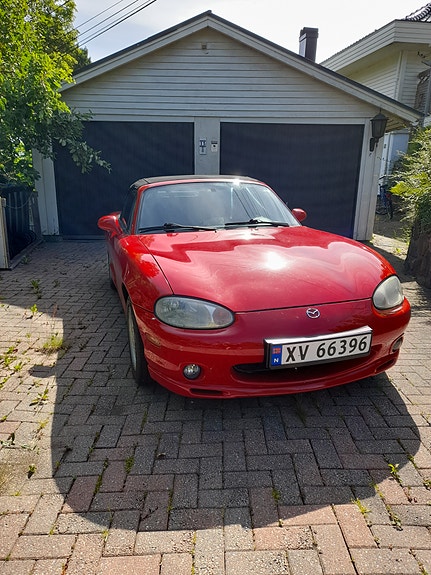 Mazda MX-5 2 of 5